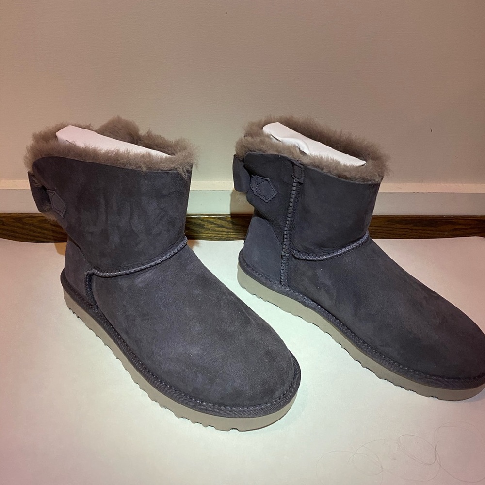 Never worn UGG Mini Bailey Bow II Boot
